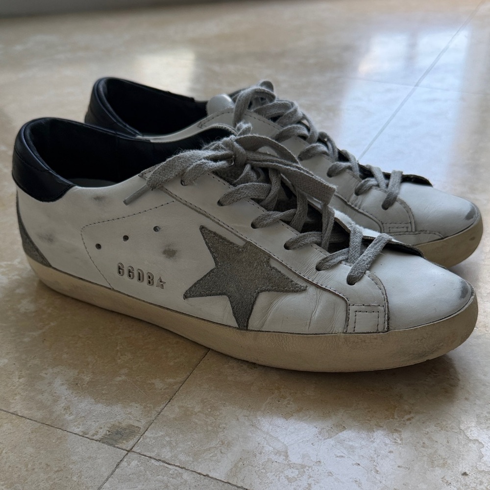 Golden Goose White Leather Low-Top Sneakers with Gray Star and Black Heel